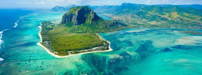 name the group of island lying in the arabian sea